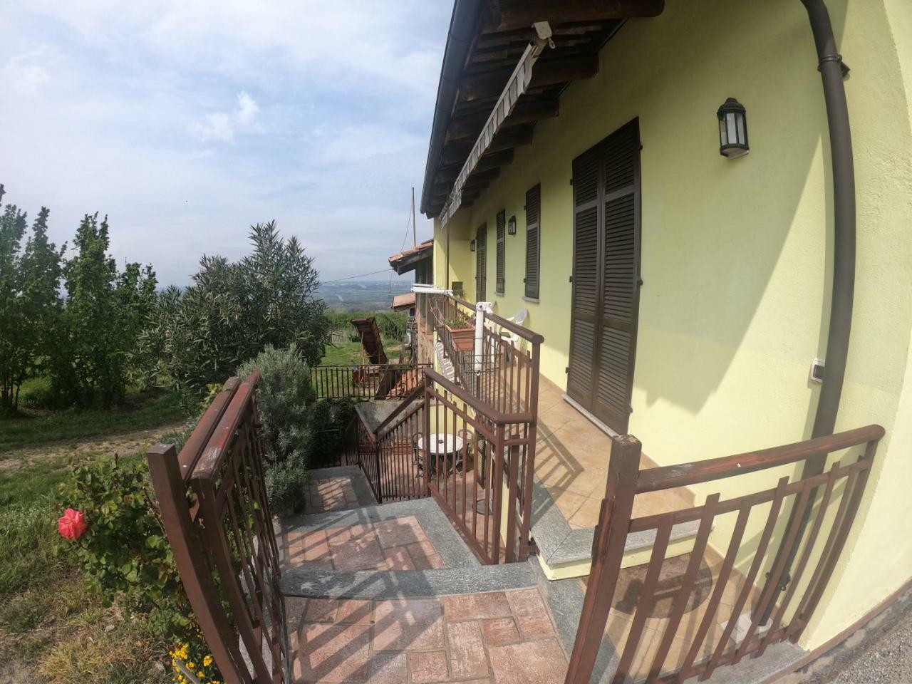 Tra... Monti E Vigne Bed & Breakfast La Morra Dış mekan fotoğraf