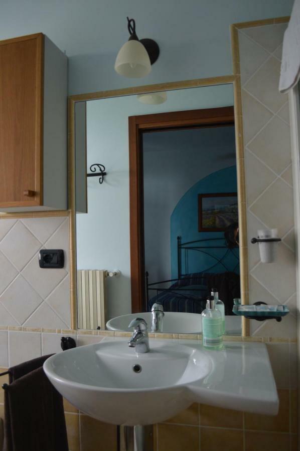 Tra... Monti E Vigne Bed & Breakfast La Morra Dış mekan fotoğraf